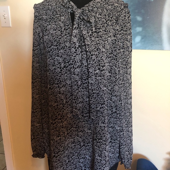 MAX STUDIO black/white printed blouse size medium - Picture 4 of 12